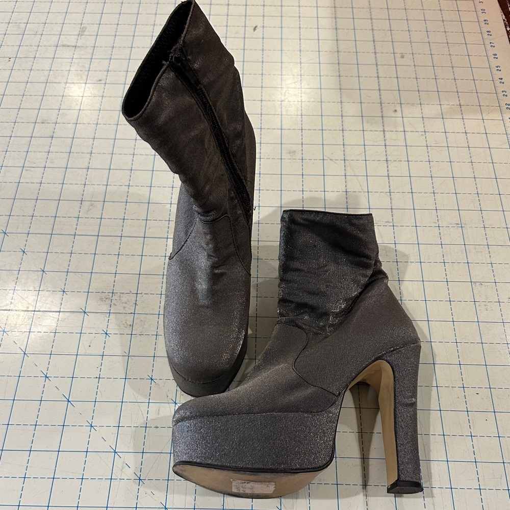 Vintage Metallic Grey High Heel platform Boots size 40 (1999)